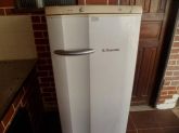 Galadeira Eletrolux re260 litros